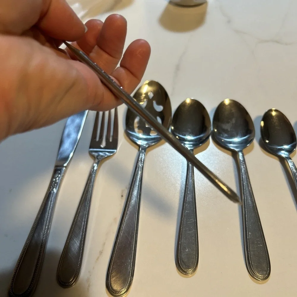 Rogers BEADED ELEGANCE Stainless Flatware Burnished Handles eight‎ Piece